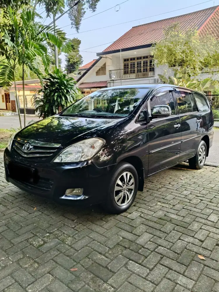 Toyota Kijang Innova 2010 Bensin