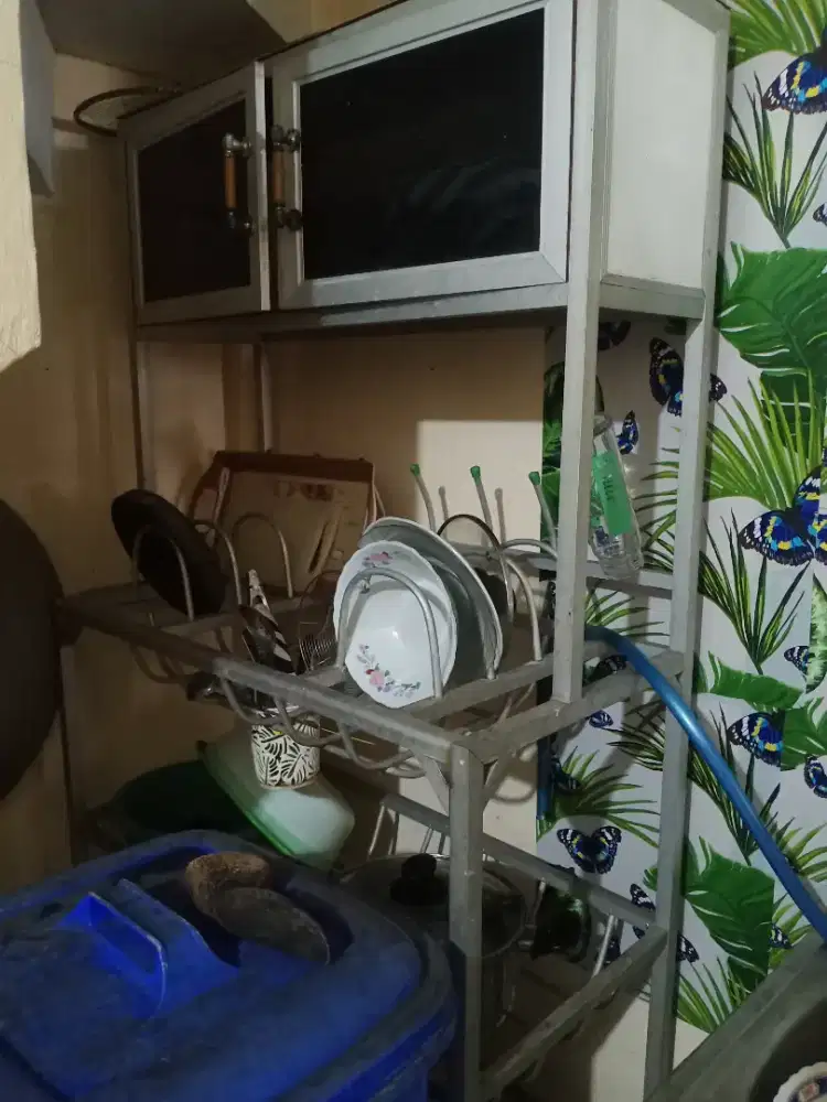 Lemari makan rak piring
