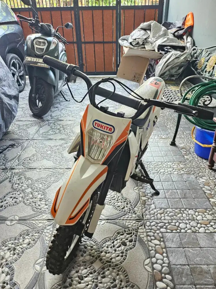 Dijual motorcross listrik anak merk YUKITA kondisi msh normal & bagus