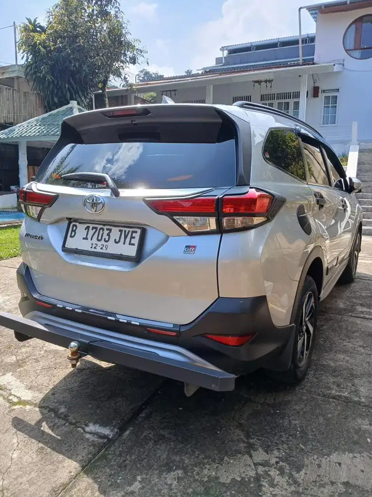 Di jual mobil second