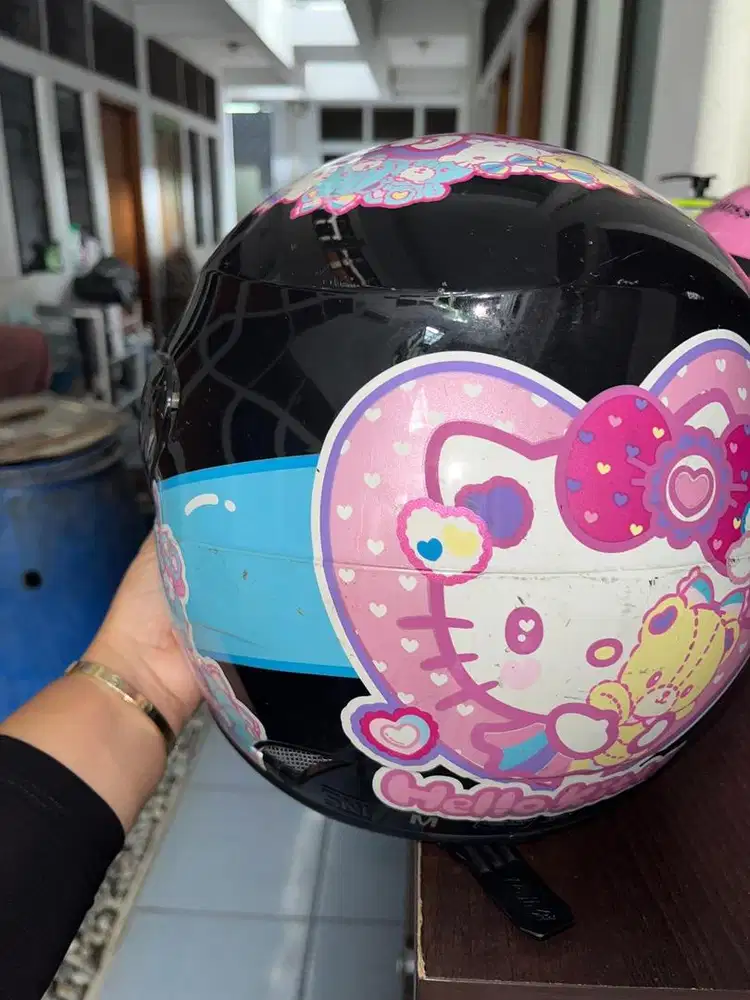 Helm GM hello kitty hitam size M unit aja likenew
