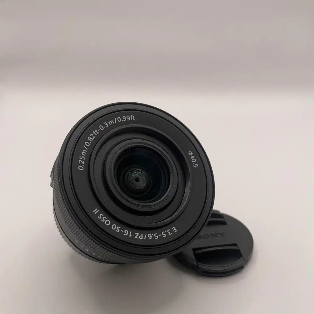 Lensa kit Sony Mirrorless APS-C 16-50mm f/3.5-5.6 OSS II