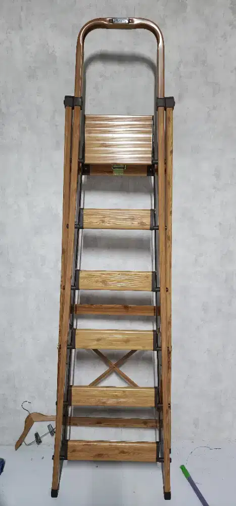 Tangga Aluminium Slim Fixsteps 1,7 m Motif Kayu