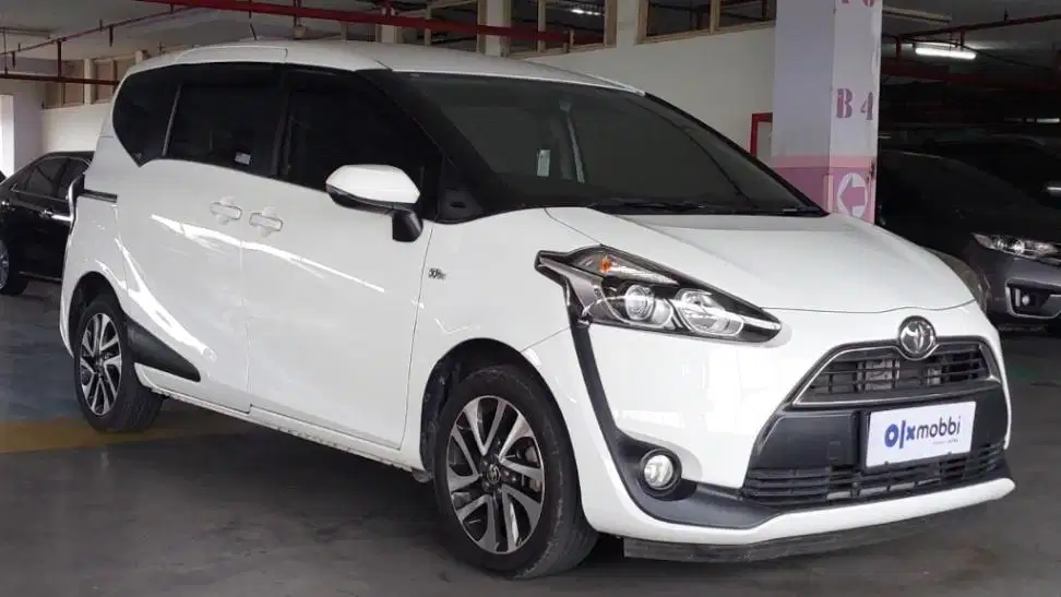 DP MURAH Toyota Sienta 1.5 V Bensin-MT 2016 CEOSB