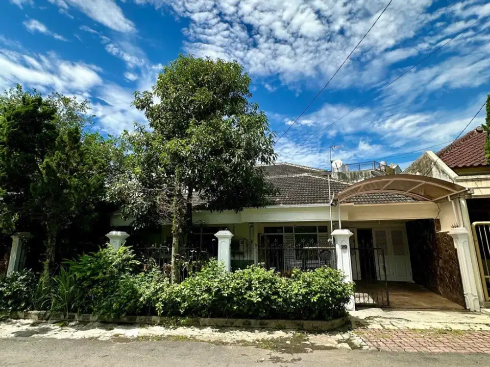 Dijual Rumah Terawat Dekat Pusat Kota di Tidar Bawah Malang