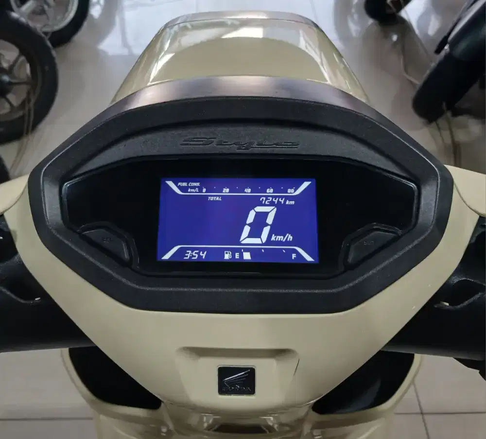 KM 7 RIBU, STYLO 160 CBS TAHUN 2024, SEPERTI BARU, MUHSHI MOTOR.