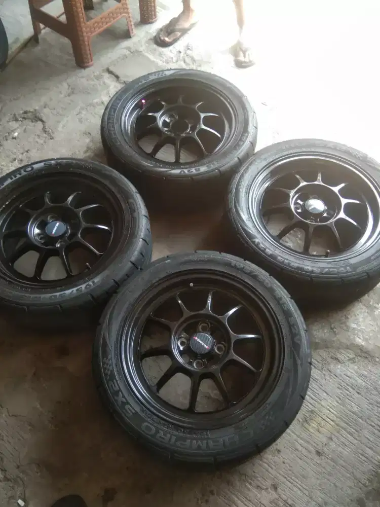Velg venom zero R15×6,5j et 42 (4×100)+ban 2023