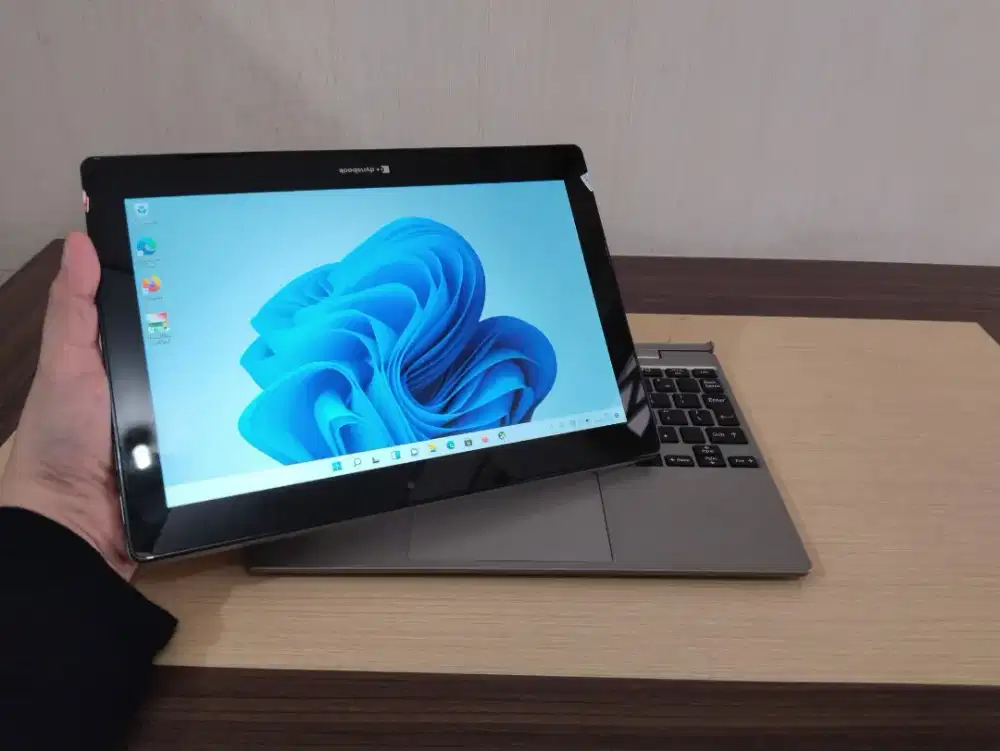 Laptop 2in1 Toshiba Dynabook Touchscreen cocok buat sekolah&kantoran