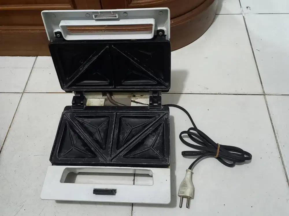 Sandwich Toaster/Alat Panggang Roti Maspion,Fungsi Normal,murah,NET.
