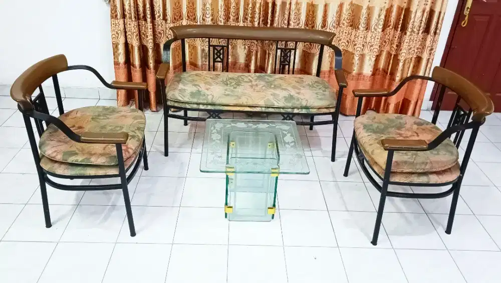 Kursi tamu minimalis (bahan besi kokoh)