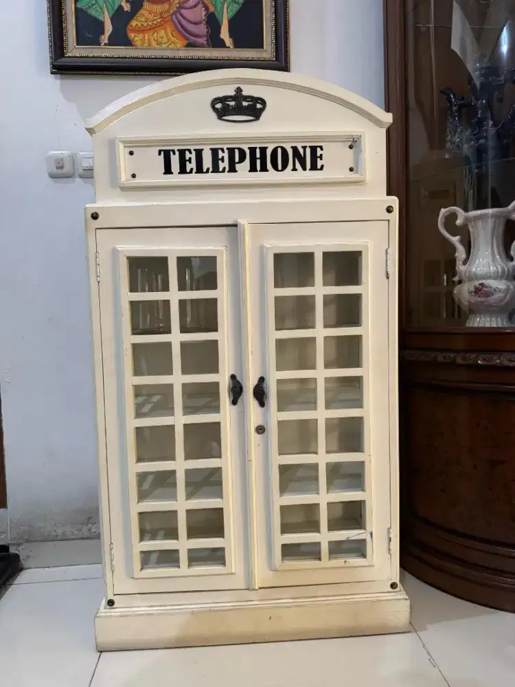 Lemari telephone