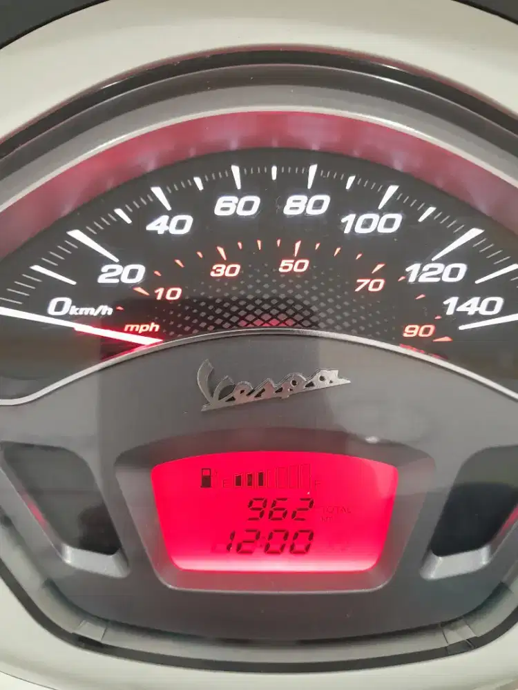 MENARIK VESPA 150 SPRINT 2017