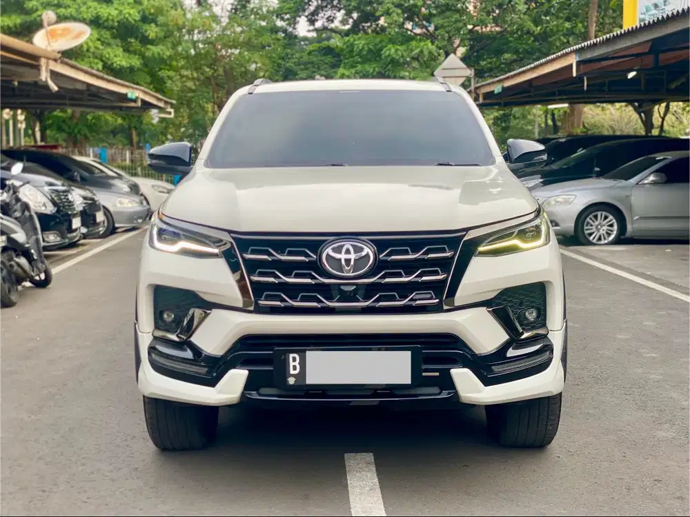 TOYOTA FORTUNER GR SPORT 2.8 AT PUTIH 2022