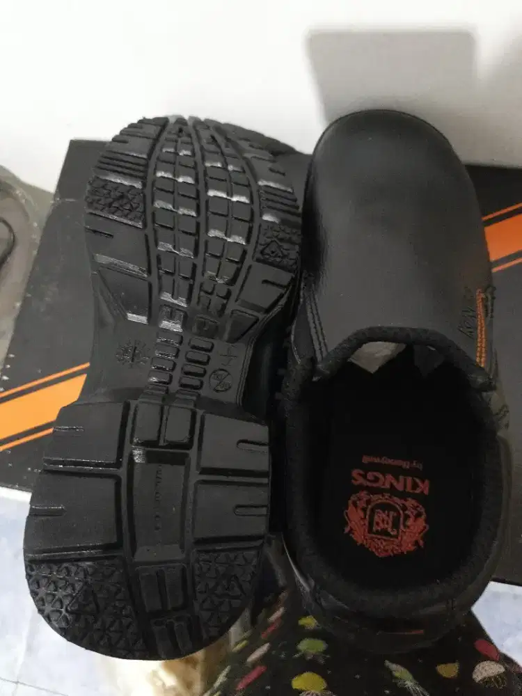 Sepatu safety kings size 6