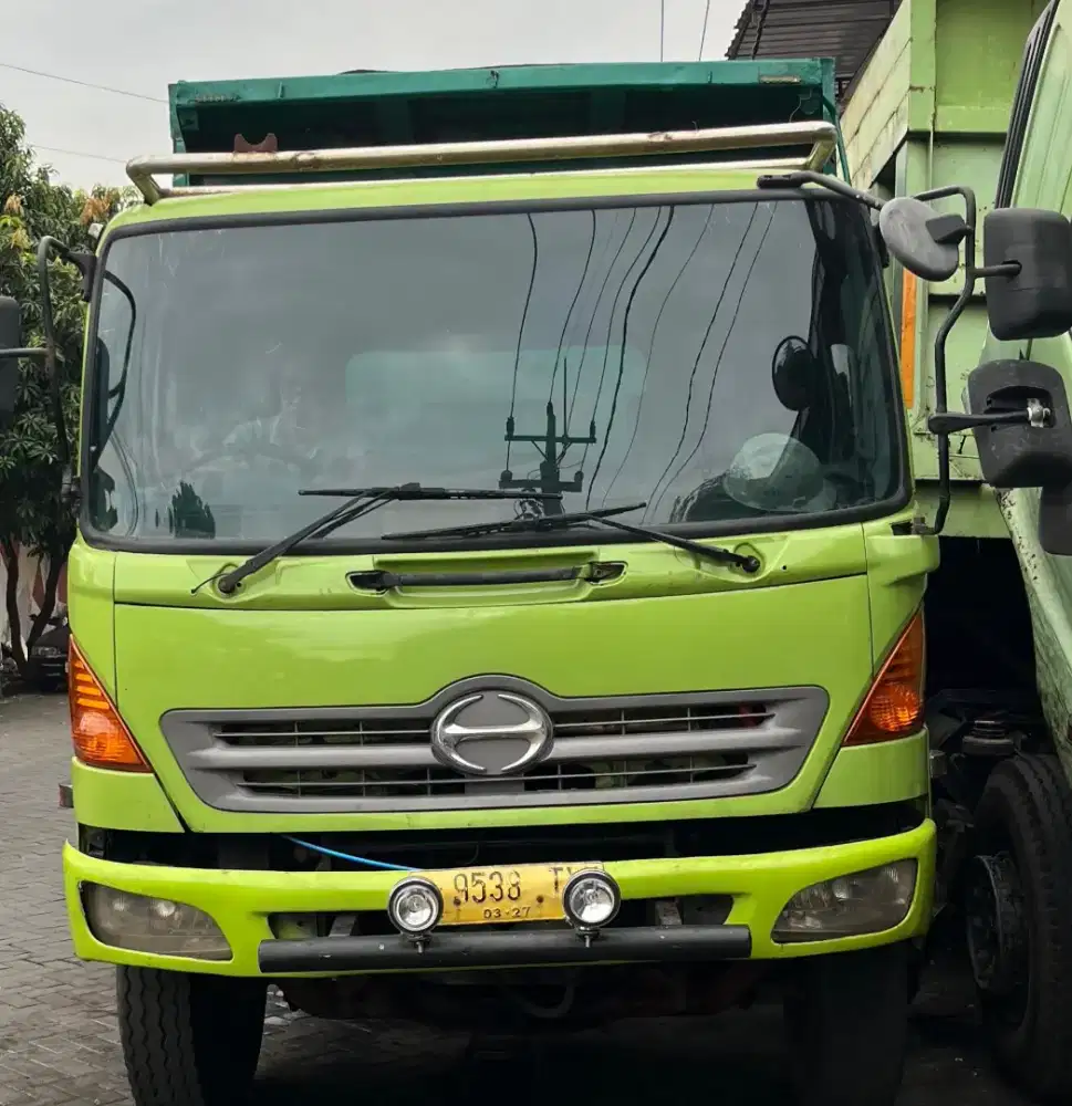 Hino FM 260 th 2005 dump truk