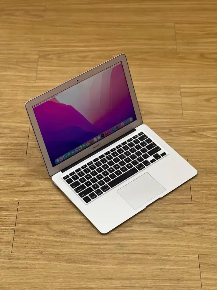 MacBook Air 2017 , 13 inch , 8/128