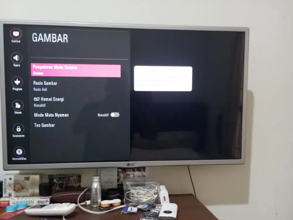 Di jual tv LG 32 inchi Lcd , minus cuma dos