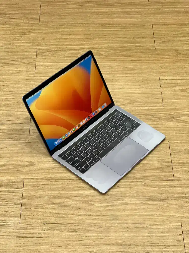 MacBook Pro 2019 , 13 inch , 8/256