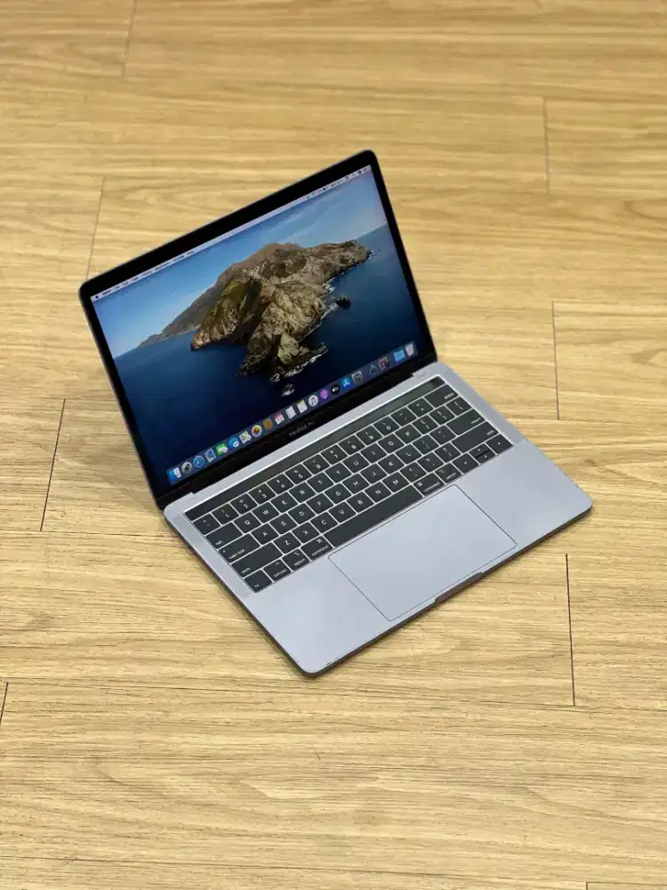MacBook Pro 2019 , 13 inch , 8/512