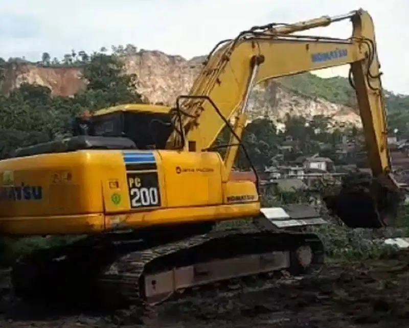 Dijual Excavator Komatsu PC200-7 Tahun 2006