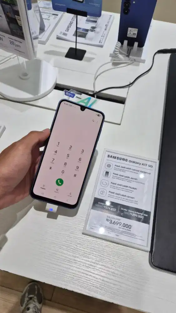 kaka, gmana hp lamanya? mau ganti ga kak?
