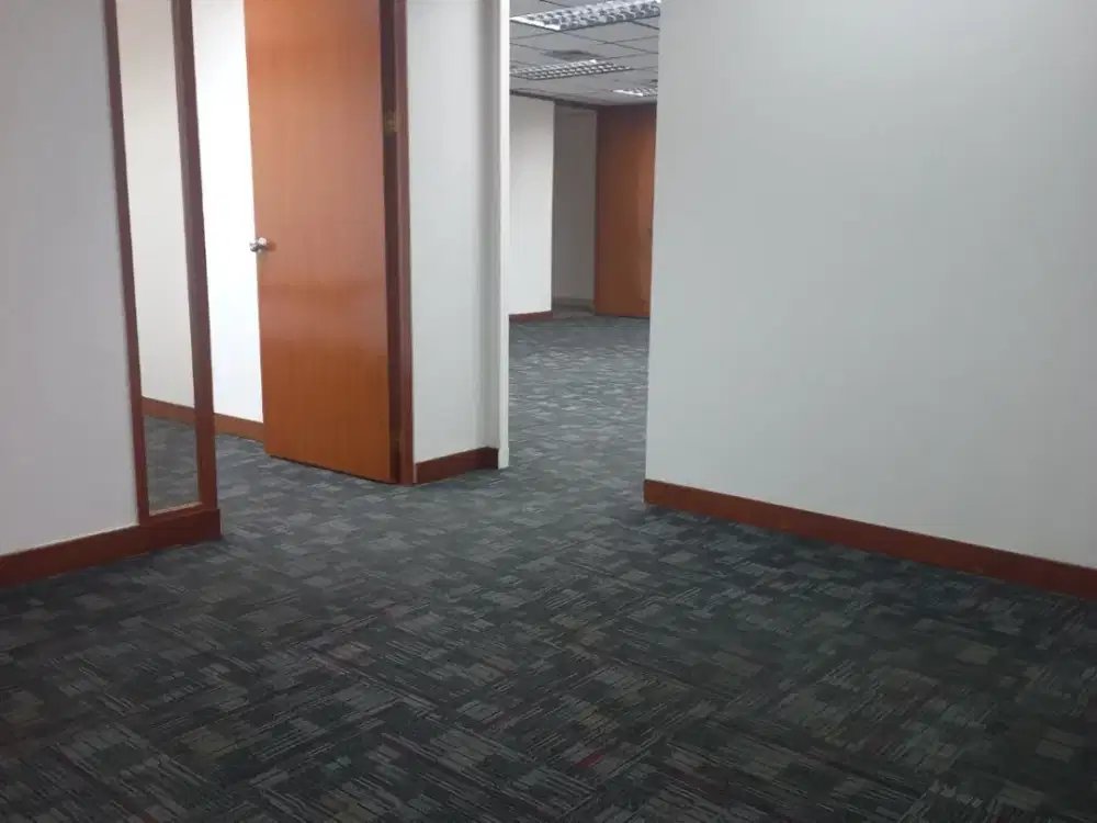 SEWA KANTOR DI JAKARTA SELATAN KUNINGAN 150M2 PARTISI 185K NEGO