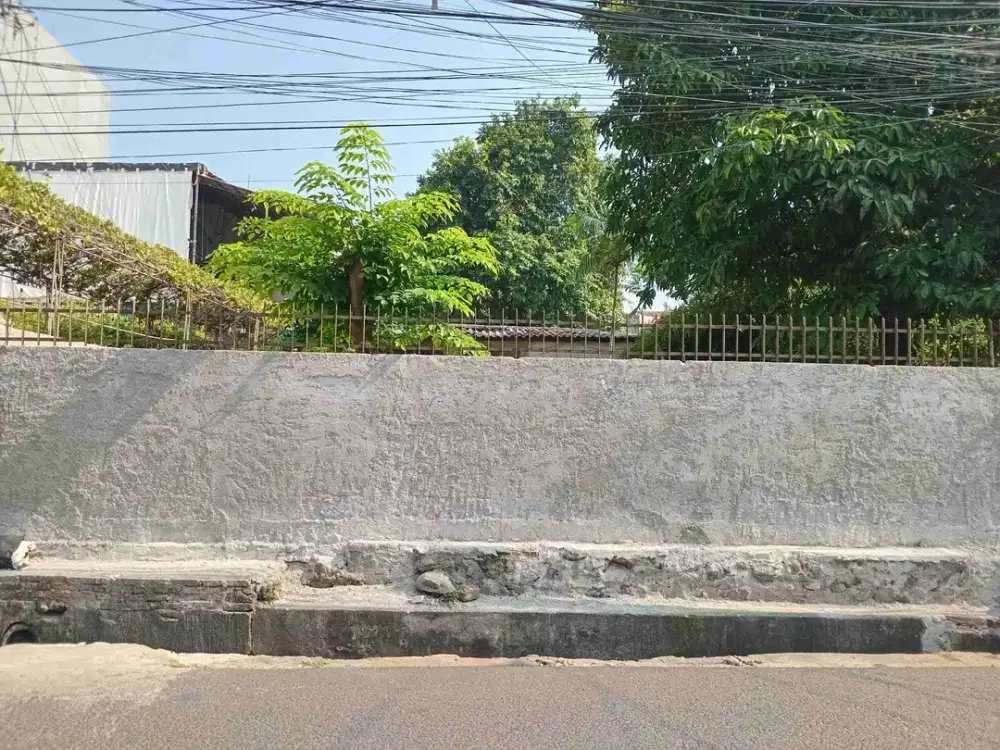 Dijual cepat tanah Kavling 1000m2 dekat kampus BINUS. Cocok utk dibangun Kost2an , Padel Court usaha campur ( Resto, Cafe, Billyard, Gym Center, Salon, Manicure atau Laundry )