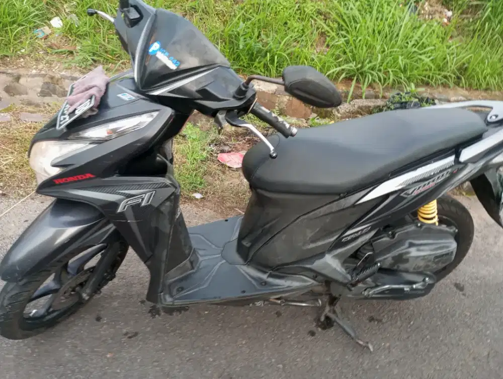 Vario KZR 125 techno helem in  orian terwat mulus pakean istri kiyiss