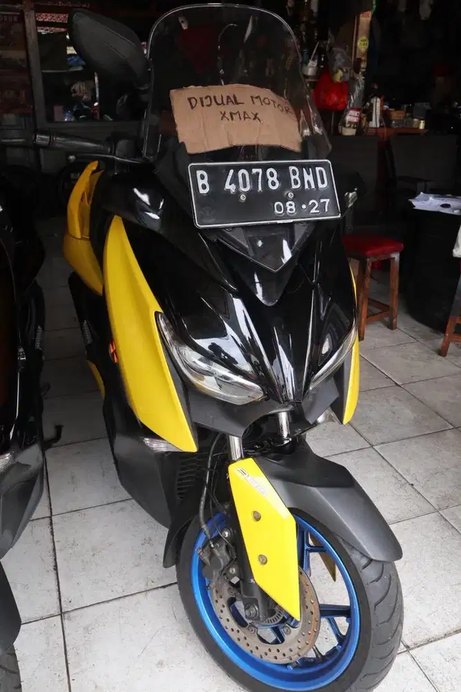 XMAX 300 CC km 29 rb (yellow 2017)