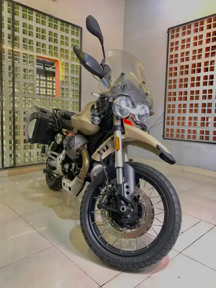 Moto Guzzi V85TT Centenario Edition