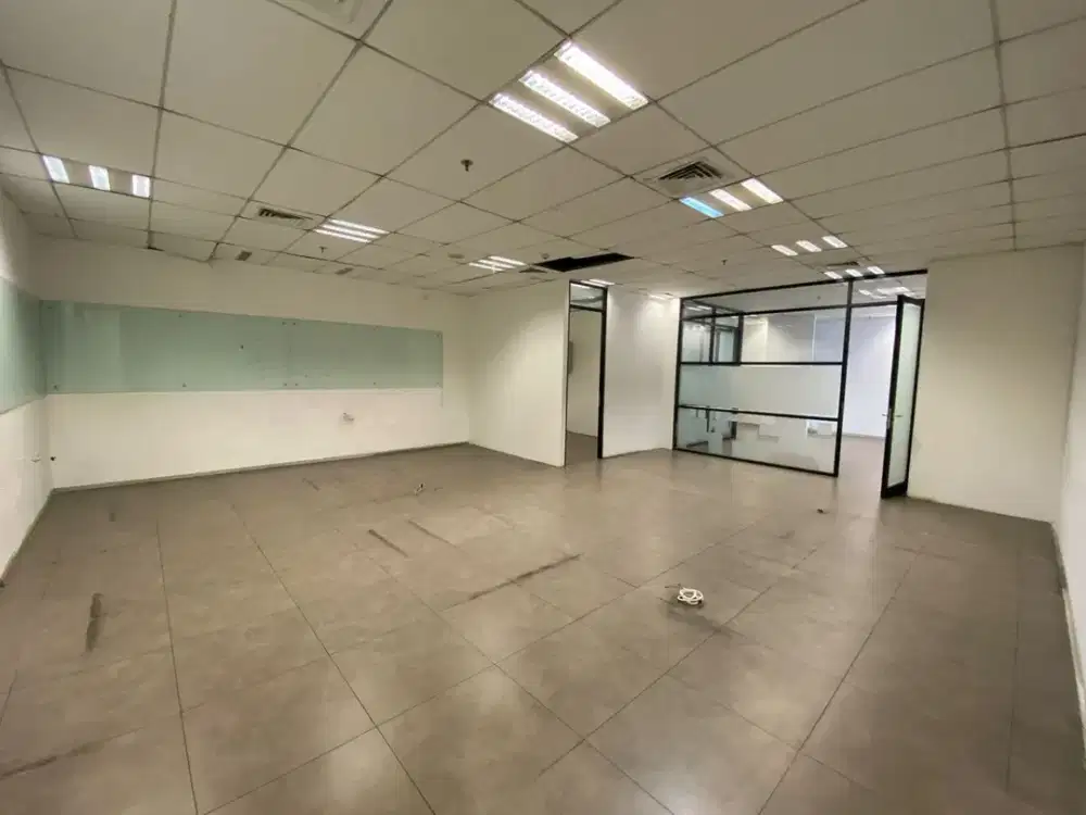 SEWA KANTOR DI JAKARTA BARAT SLIPI  171M2 FITTED 175K NEGO