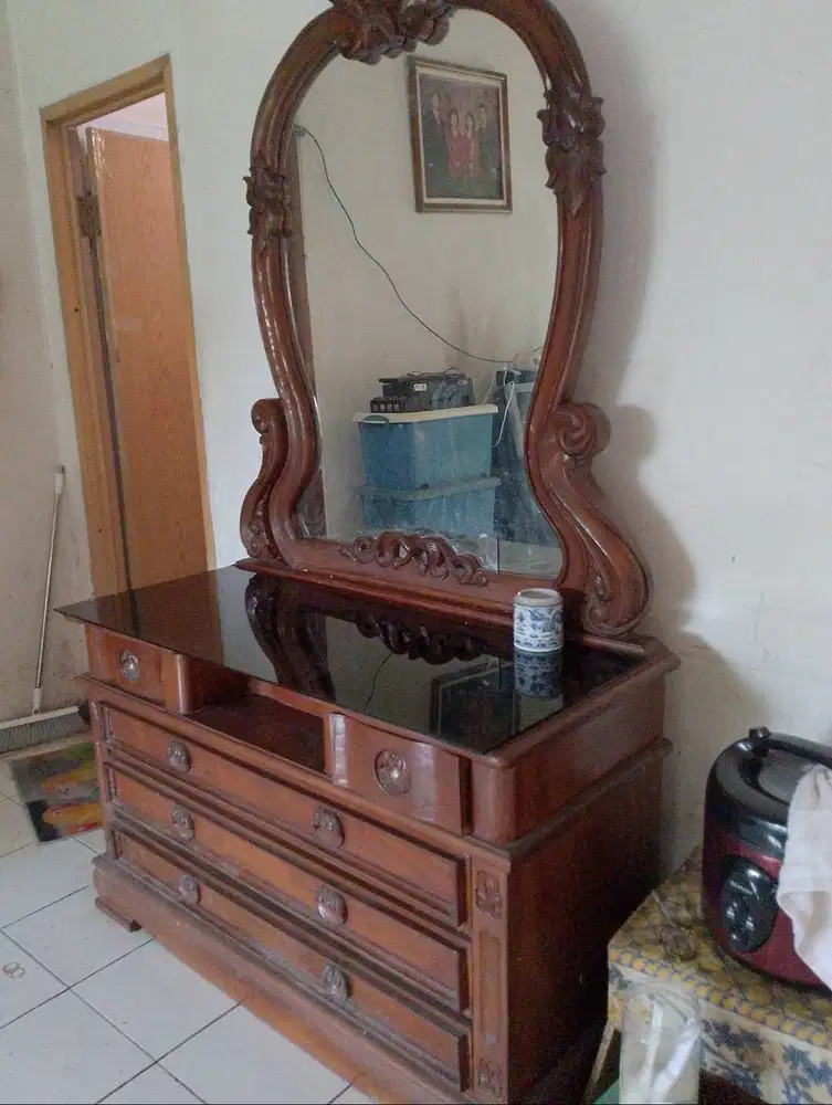 Meja rias bahan kayu Jati tebal dan kuat awet. Anti keropos..