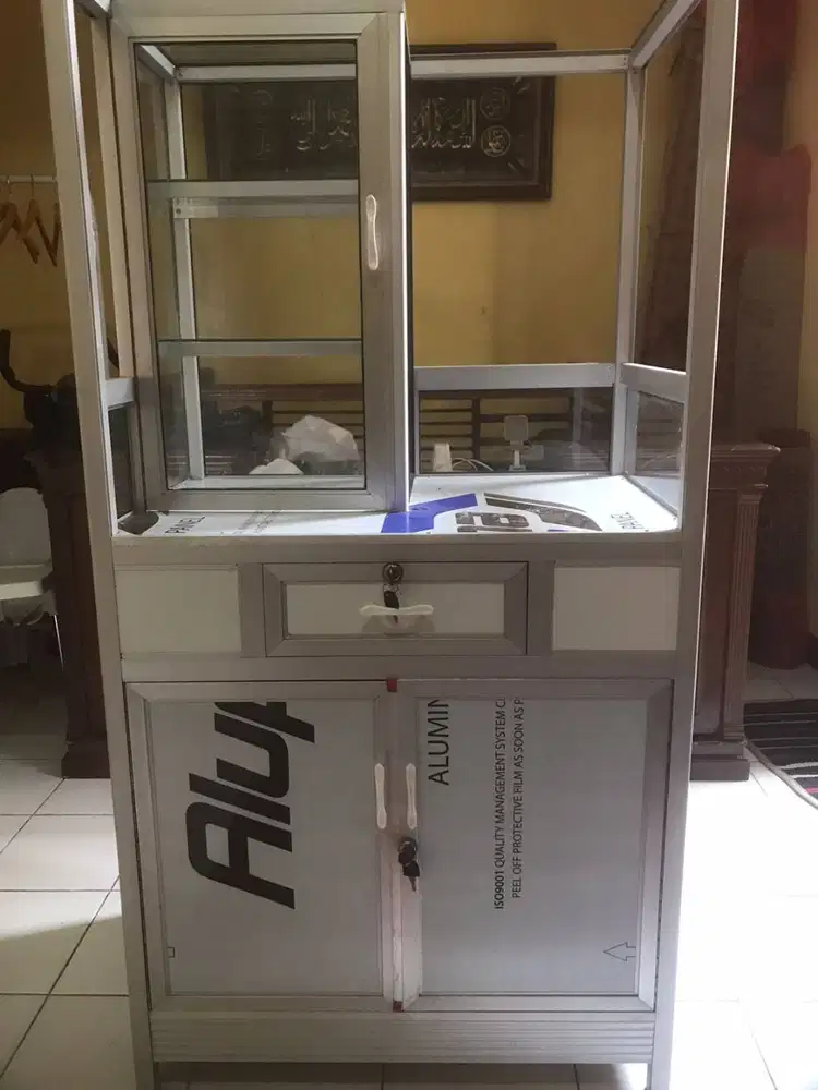 Etalase Alumunium Kondisi Bagus Siap Pakai
