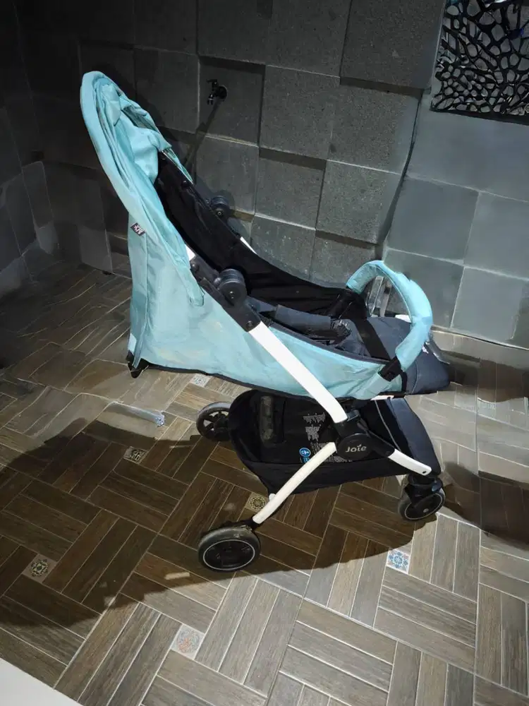 Stroller Joie Biru Toska – Ringan, Mudah Dilipat & Kondisi Masih Bagus