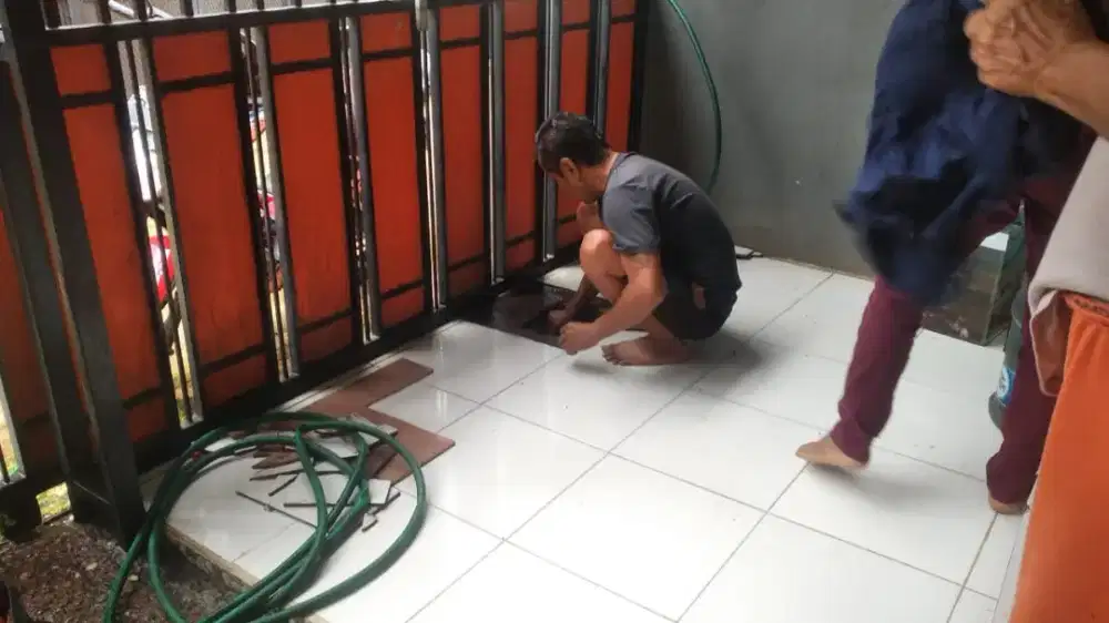 JUAL RUMAH LUAS 82 METER ADA GARASI KAMAR TIDUR 2 KAMAR MANDI 2
