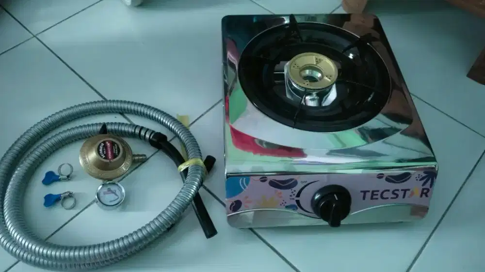 Dijual murah ,barang baru ,baru 2 hari beli selang gas dan kompor gas