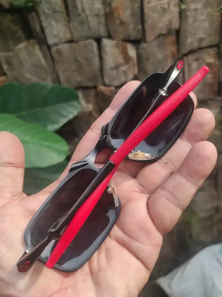 Perlengkapan ibu kacamata hitam Oakley badman orisinil