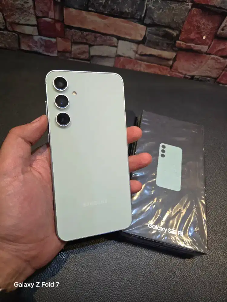 Samsung S23 FE 8/128 fullset mulusa