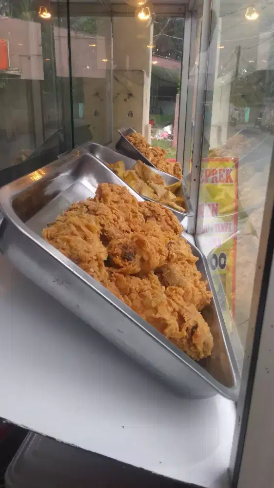 AYAM GEPREK & CHIKEN PEDO