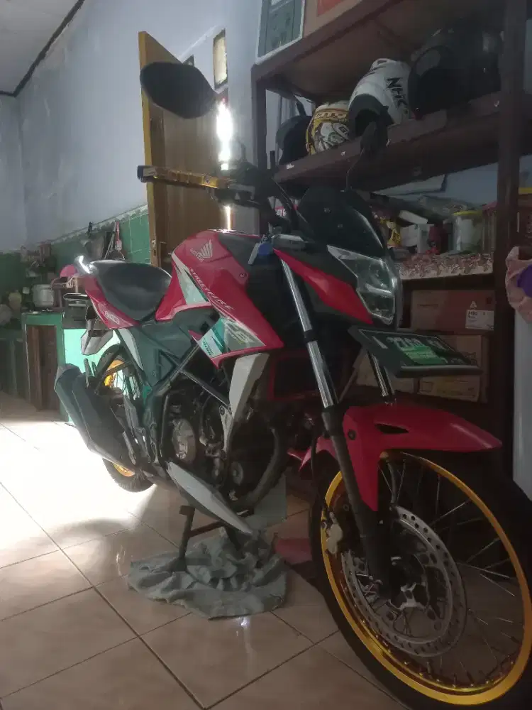 Honda CB 150R 2016