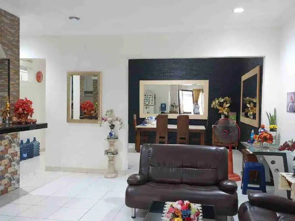 Dijual Cepat Rumah 2LT semi Furnished TERMURAH  di Cluster Aralia HI2