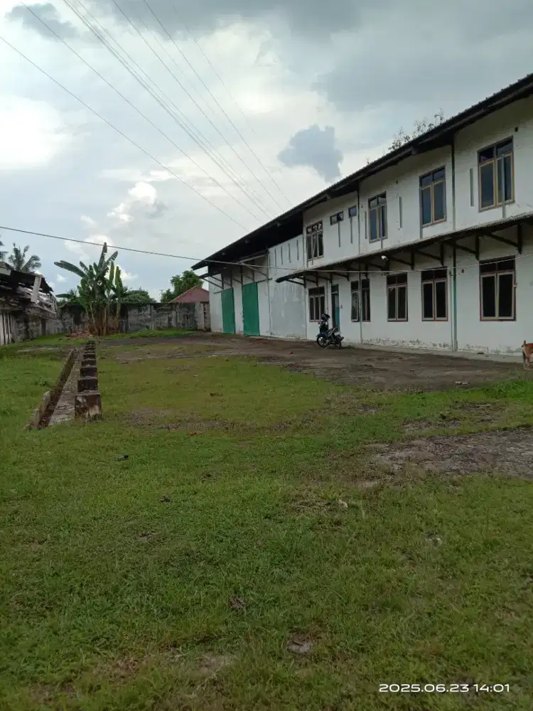 Disewakan 2 gdg + lahan luas plg