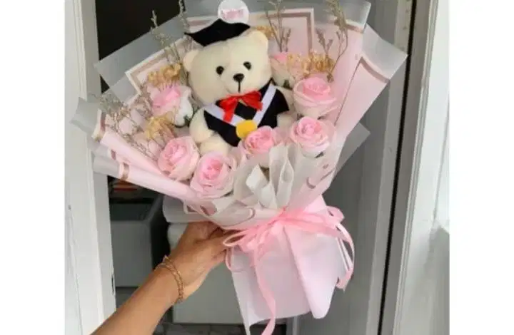 Bucket Boneka Wisuda