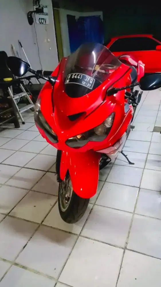 Kawasaki ZX Red 2013