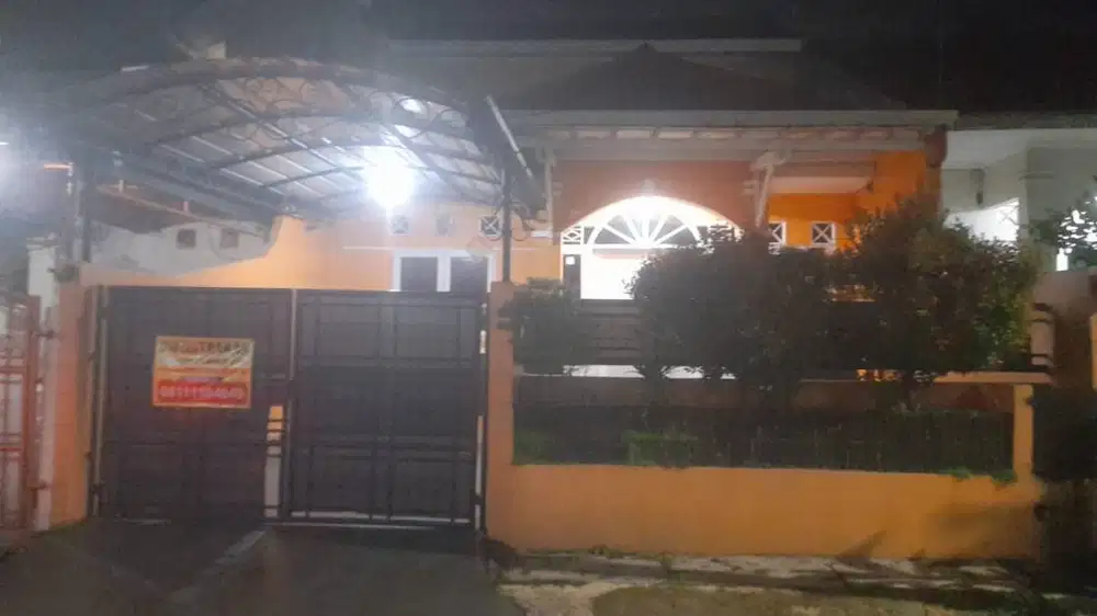 ‼️ DIKONTRAKKAN ‼️ Rumah 2 lantai nyaman dan luas di Villa Bogor Indah