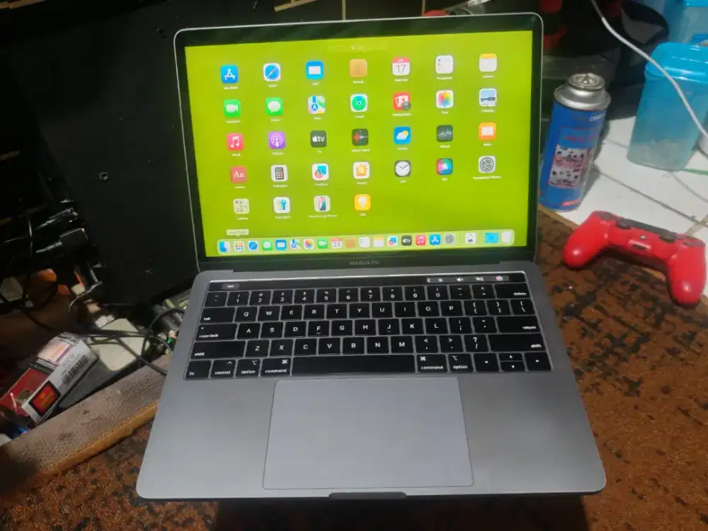 Macbook Pro 2018 Touchbar 8/256 Normal Siap Pakai