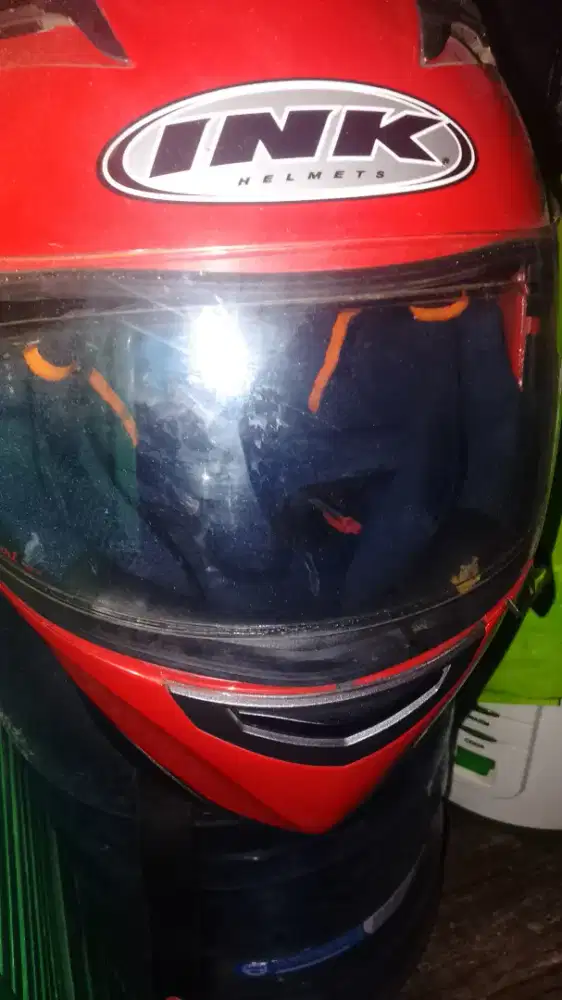 Helm UK.xl warna merah