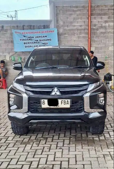mitsubishi triton Exceed Double Cab 4WD Solar-MT