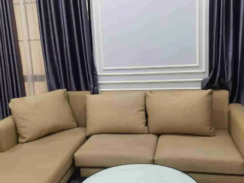Hunian Mewah Dengan lokasi Yang Super Strategis ini Disewakan Pertahun Tipe 4BR Perumahan Lavon