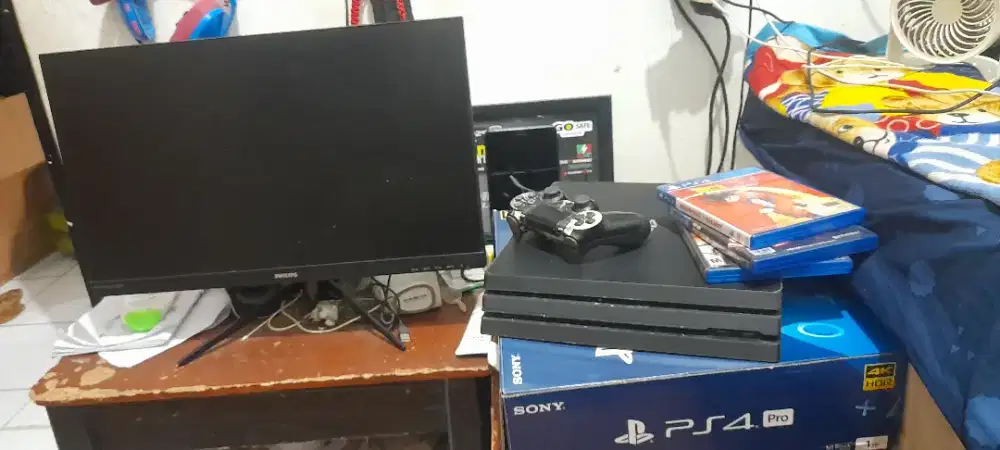 PS 4 PRO ORI FULL SET + MONITOR